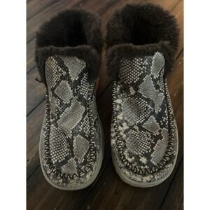 HEY DUDE Women's Denny Python Tan Ankle Lightweight Slip-on Boot Size 5